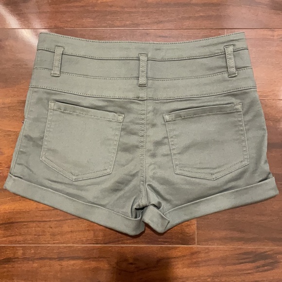 High Waisted Green Shorts - size 6 - Picture 2 of 4